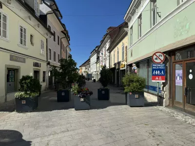 Kolesarji so po promenadi vozili prehitro, zato nova prometna ureditev