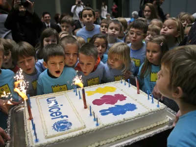 ﻿torta- 12.11.2013 - prodajna razstava UNICEF Punčke iz cunj ob 10. obletnici Punčk iz cunj, //FOTO: Bojan Velikonja
