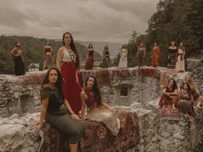 Pred Škucem tradicionalna osvežitev z umetnostjo