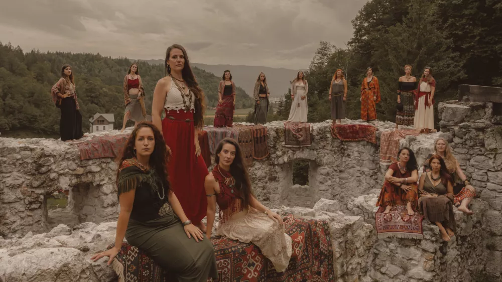 Pred Škucem tradicionalna osvežitev z umetnostjo