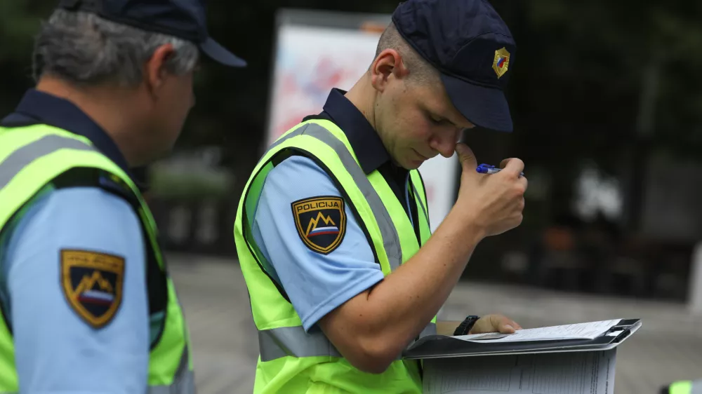12.07.2022 - kontrola prometa - policisti izvajajo poostren nadzor nad kršitvami enoslednih vozil.FOTO: Luka Cjuha