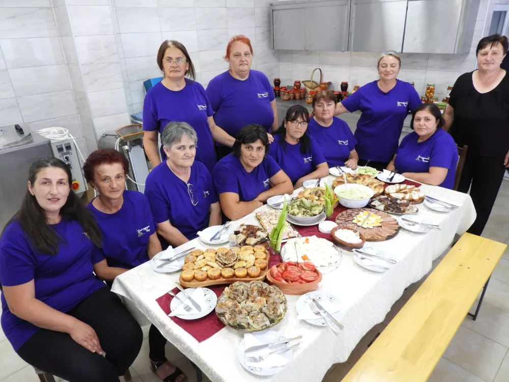 Karitas Srbijadruštvo Korman in ženske članice, hrana / Foto: Katja Petrovec