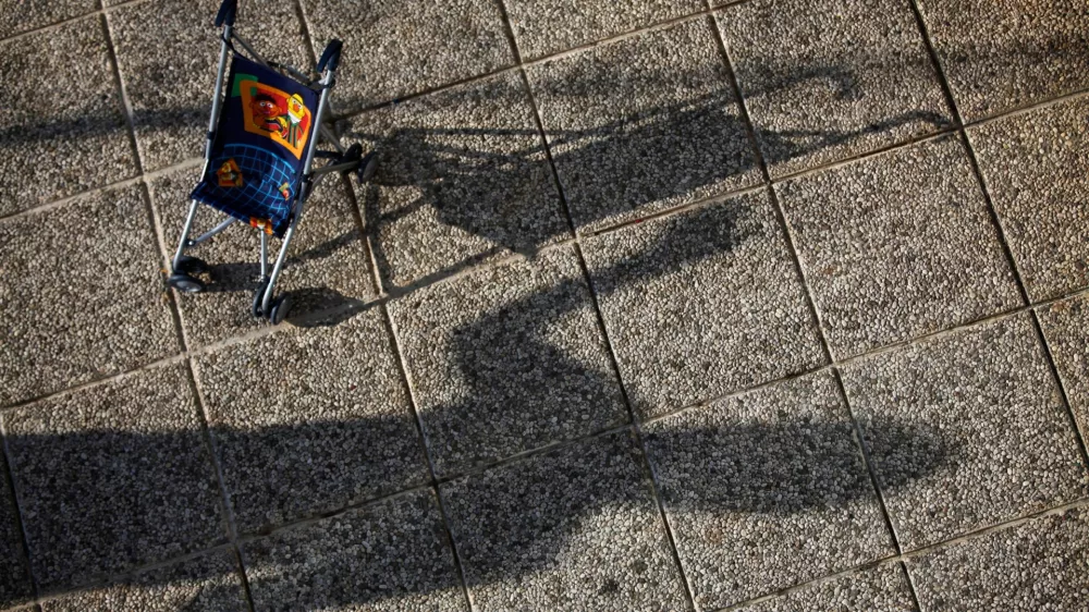 simbolična fotografija - nasilje nad otroci - pedofilija - Hiša zavetja Palčica - prehodni dom za zlorabljene otroke v predšolskem obdobju stare od 0 do 6 let, Brvace 41 - Grosuplje//FOTO: Luka Cjuha