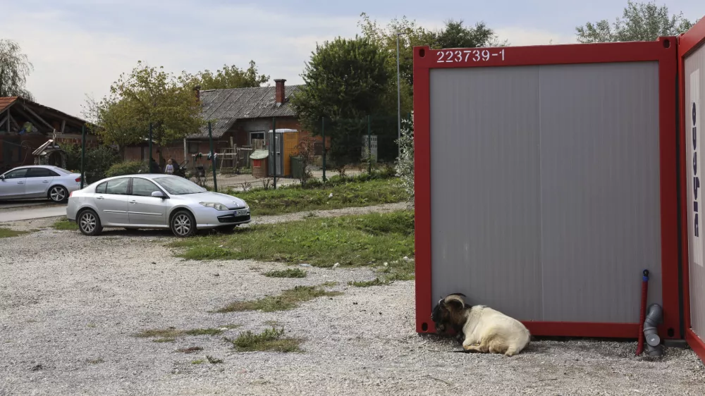 - romsko naselje Dobruška vas - romski vrtec- 19.09.2024 - V Kulturnem domu v Škocjanu je bila seja Medresorske vladne komisije za urejanje položaja Romov, medtem bo pred kulturnim domom tudi protestni shod//FOTO: Jaka Gasar
