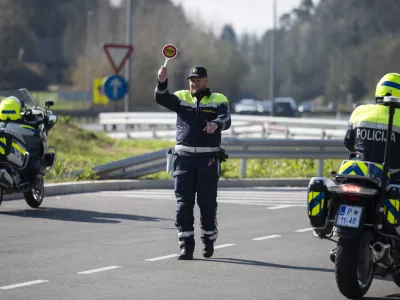 prometni nadzorpolicija - simbolična fotografijaprometna policijavarnost v prometupolicija na motorjihmotoristična policijaprehitri voznikiavtocestna policija08.04.2025 Policijski nadzor, počivališče PovodjeFOTO: Nik Erik Neubauer