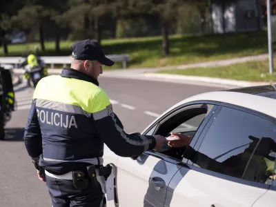 prometni nadzorpolicija - simbolična fotografijaprometna policijavarnost v prometupolicija na motorjihmotoristična policijaprehitri voznikiavtocestna policijaalkotestalkohol v prometu08.04.2025 Policijski nadzor, počivališče PovodjeFOTO: Nik Erik Neubauer