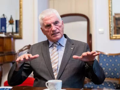 ﻿Dr. Ludvik Toplak - Alma Mater Europaea - ECM v Mariboru je samostojna visokošolska izobraževalna ustanova