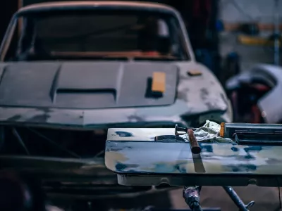 Simbolična fotografija. avtodelavnica