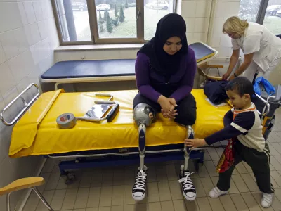 - OTROCI IZ GAZE 2009 - žrtve izraelske agresije na Gazo na rehabilitaciji v Sloveniji na Inštitutu RS za rehabilitacijo Soča///FOTO: Tomaž SkaleOPOMBA: ZA OBJAVO V PRILOGI – DNEVNIKOV OBJEKTIV - REPORTAŽA