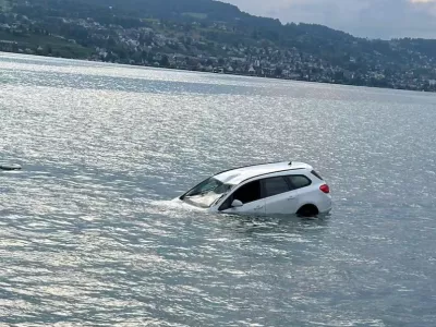 avto v jezeru, vozilo v vodi, Švica