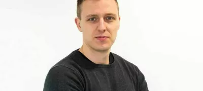 Anze, Lebinger, komentartor