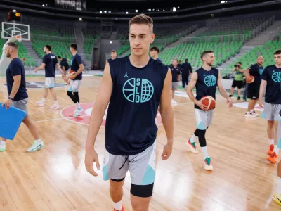 Ljubljana, Stozice.Medijski termin moske clanske kosarkarske reprezentance.Slovenski kosarkar Miha Cerkvenik.