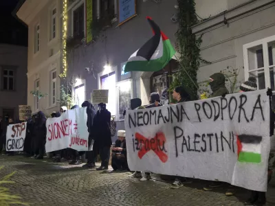 - 10.01.2024 –Mini teater, Križevniška ulica 1, Protest proti genocidu nad Palestinci - Palestina -  //FOTO: Luka Cjuha