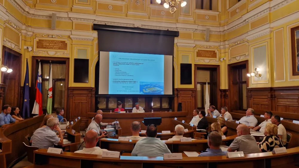 Lilijana Madjar, direktorica Regionalne razvojne agencije Ljubljanske urbane regije in Zoran Janković, predsednik Sveta LUR, na seji Razvojnega sveta LUR v Ljubljani, julij 2025