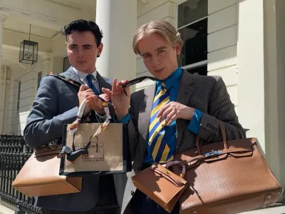 Liam Innes in James Hennessy sta postala prava spletna senzacija in vodilnavplivneža na področju luksuznih torbic. Foto: IG/Angelllboys