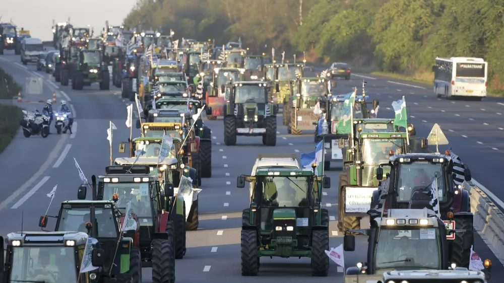 ﻿French farmers from western France regions drive their tractors on the A10 motorway, outside Paris, September 3, 2015. Hundreds of tractors were heading towards Paris for a protest due to take place on Thursday where French farmers will call for more help with low prices and high costs in the European Union's largest agricultural producer country.  REUTERS/Jacky Naegelen TPX IMAGES OF THE DAY