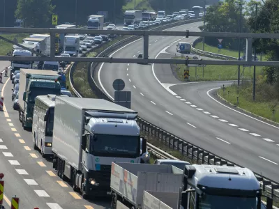 ﻿- 27.08.2019 – Dolenjska avtocesta med Grosupljem in Višnjo Goro – višnjegorski klanec - prenova 6,2 kilometra vozišča avtoceste proti Novemu mestu - obnova ceste //FOTO: Matjaž Rušt