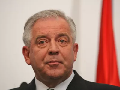 hrvaški predsedniik vlade Ivo Sanader- prvo srečanje predsednika vlade Boruta Pahorja s predsednikom hrvaške vlade Ivom Sanaderjem na gradu Mokrice. - Premiera nista zbližala stališč, ki bi pripeljala do rešitve vprašanja meje med državama - slovenski premier je po pogovorih napovedal, da bo podprl mediacijo, ki jo predlaga Evropska komisija, hrvaški premier pa je menil, da bi morali najprej delo končati mešani komisiji.- slovensko-hrvaški odnosi - meja med Slovenijo in Hrvaško/FOTO: Luka CjuhaOPOMBA: ZA OBJAVO V ČASOPISU DNEVNIK