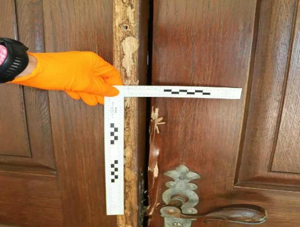 Moški je izbiral manjše cerkve, vlamljal pa skozi stranska vrata. 