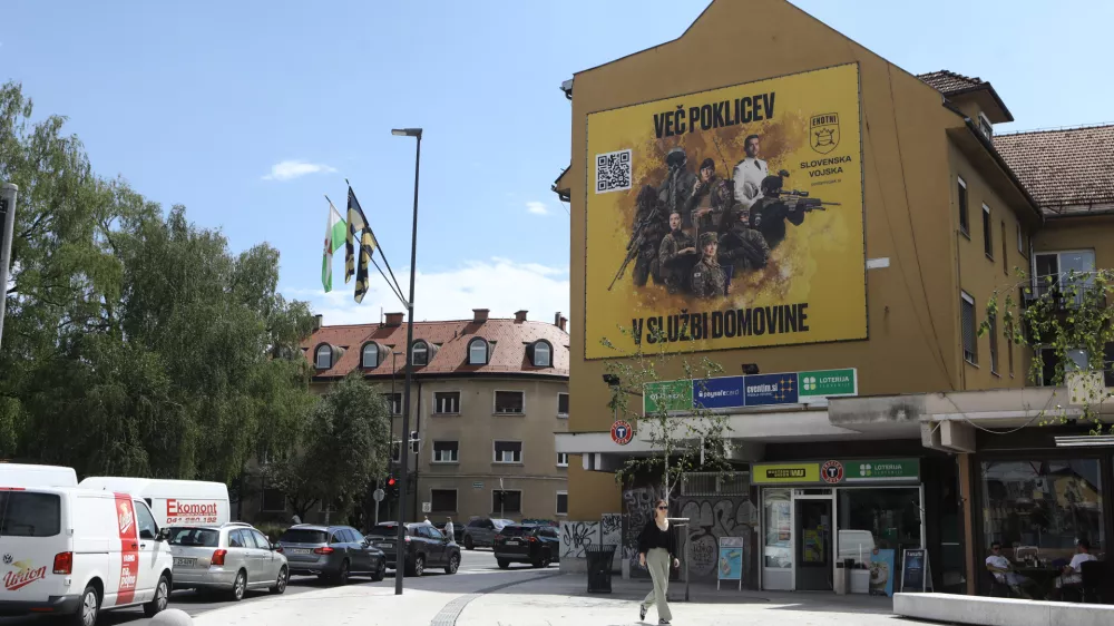 22.07.2025 - Reklamni panoji - Jumbo plakati - plakat - Tržaška cesta - slovenska vojska - v službi domovineFoto: Luka Cjuha