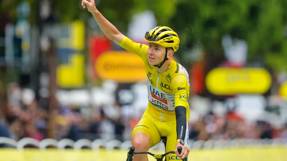 Francija, Pariz.Kolesarska dirka po Franciji, 21. etapa: Mantes-la-Ville - Pariz (132,3 km).Zmagovalec dirke po Franciji Tadej Pogacar.