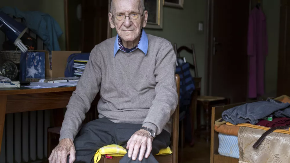 ﻿- 10.01.2018 - dr. Zdenko Roter, sociolog - utemeljitelj sociologije religije na Slovenskem in zaslužni profesor Univerze v Ljubljani, svetovalec Staneta Kavčiča in Milana Kučana, avtor knjig Padle maske in Pravi obraz //FOTO: Matjaž RuštOPOMBA: DNEVNIKOV OBJEKTIV - INTERVJU 2018