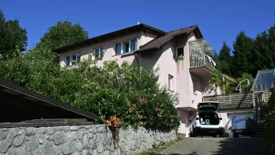 ZAKRITA REGISTRSKA 1.08.2025 Hiša kjer je 81-letnik streljal na 40-letnika in ga hudo ranil, Log pri Brezovici FOTO: Nik Erik Neubauer