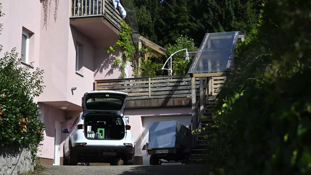 1.08.2025 Hiša kjer je 81-letnik streljal na 40-letnika in ga hudo ranil, Log pri BrezoviciFOTO: Nik Erik Neubauer