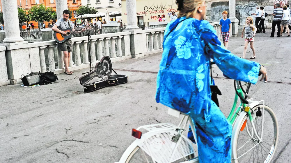 Inšpektorji razgnali protest uličnih glasbenikov