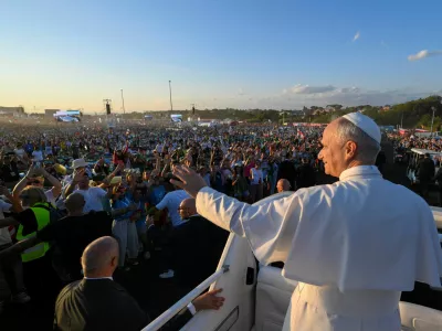 Pope Leo XIV waves to faithful from the popemobile as he attends a vigil for the Jubilee of Youth in Tor Vergata, in Rome, Italy August 2, 2025. Vatican Media/­Handout via REUTERS  ATTENTION EDITORS - THIS IMAGE WAS PROVIDED BY A THIRD PARTY.