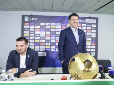 Goran Boromisa, Igor Barišič- 13.06.2025 - Izredna novinarska konferenca Olimpije pred začetkom priprav na novo tekmovalno sezono. Predstavili so tudi novega trenerja, Portugalca Jorge Simaa//FOTO: Jaka Gasar