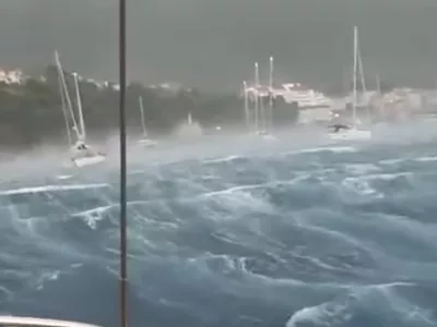 Hudo neurje zajelo hrvaško obalo.