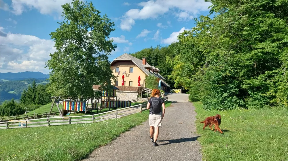 Le pol ure vožnje iz Ljubljane je družinam prijazna izletniška točka