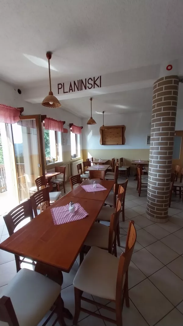 Le pol ure vožnje iz Ljubljane je družinam prijazna izletniška točka