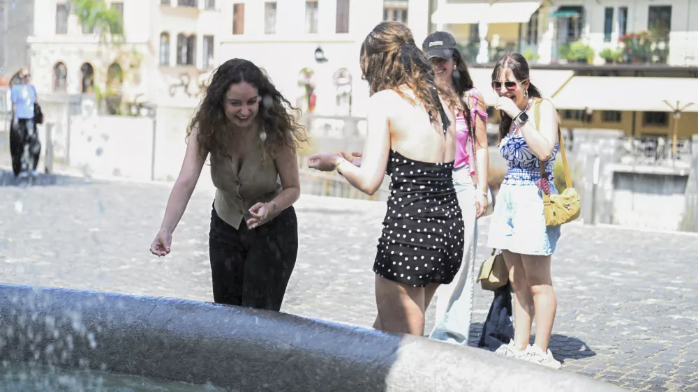 Vročinavisoke temperaturepoletjepripekavročinski val globalno segrevanje30.6.2025 Vročinski val v Ljubljani.FOTO: Nik Erik Neubauer