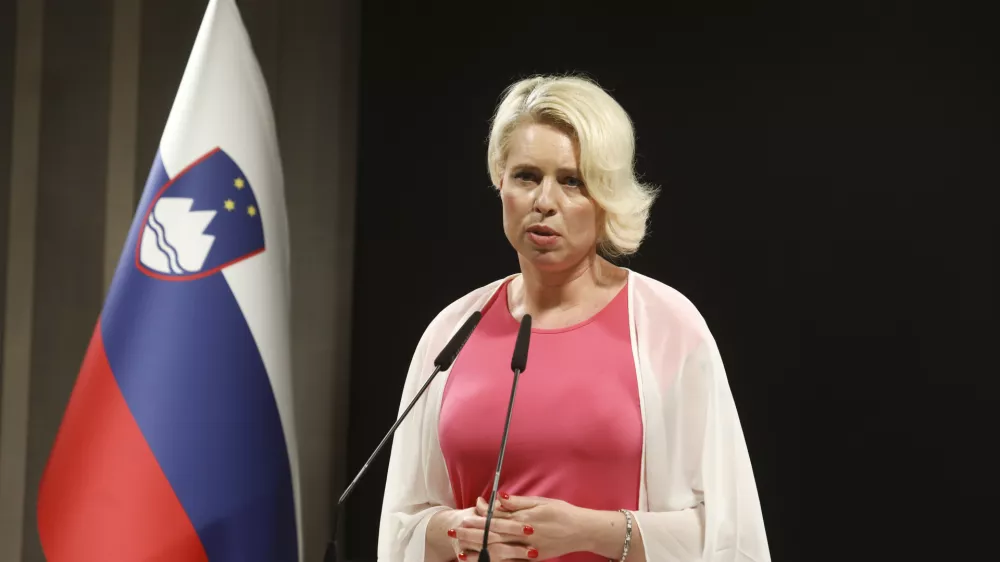  predsednica DZ mag. Urška Klakočar Zupančič- 06.07.2023 - izjava ministrice za javno upravo Sanje Ajanović Hovnik ter predsednice Državnega zbora mag. Urške Klakočar Zupančič na temo plačnega dogovora s sodno vejo oblasti. //FOTO: Luka Cjuha
