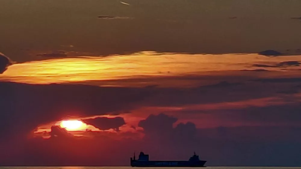 morje ilustracija plovba ladja tanker Foto: Tomaž Skale / Foto: Tomaž Skale