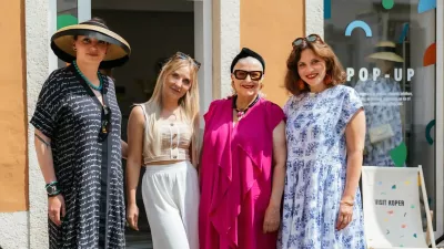 Še vse do konca poletja bodo v pop-up trgovini gostile Ano Cajhen, nosilko nesnovne kulturne dediščine slamnikarstva na Domžalskem, modno oblikovalko (z leve) Ana Cajhen, Manca Kočnik, Barbara Por Horvat in Julia Kaja Hrovat. F arhiv