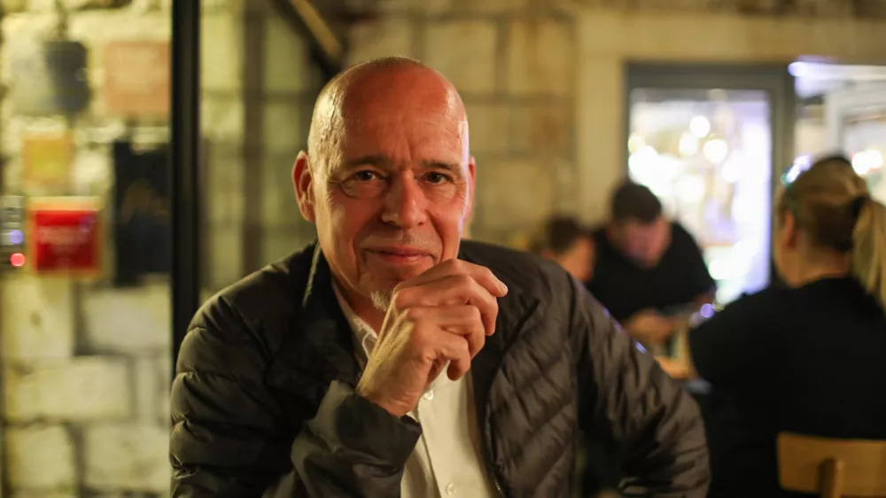 - Cestni odsek od Zadra proti Splitu.- Primošten.- 26.05.2025. - Reportaža o Jadranski magistrali ob 60. obletnici izgradnje in 70. obletnici začetka gradnje.- Jadranska magistrala, cesta, hrvaška obala.OPOMBA: ZA OBJAVO V OBJEKTIVU!//FOTO: Bojan Velikonja / Foto: Bojan Velikonja