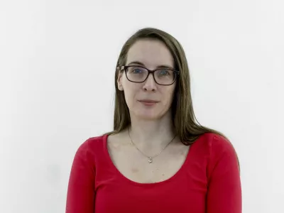 Vanja Brkić- Redakcija Dnevnik 2024 - portreti za komentarje in kolumne - kolumnisti - komentatorji – novinarji - portret //FOTO: Luka Cjuha