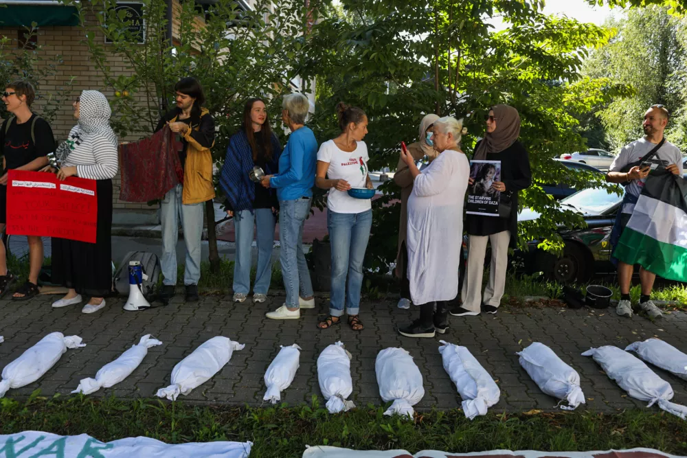 0508.2025. Protest proti genocidu v Gazi pred veleposlaništvom Arabske Republike Egipt v Ljubljani. Foto:Bojan Velikonja 