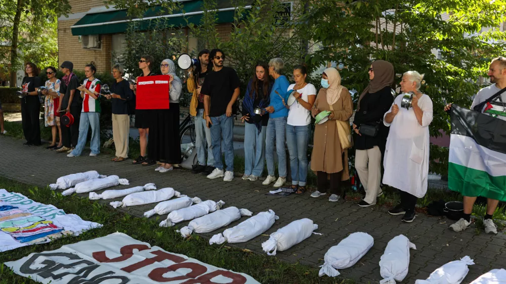0508.2025. Protest proti genocidu v Gazi pred veleposlaništvom Arabske Republike Egipt v Ljubljani. Foto:Bojan Velikonja 