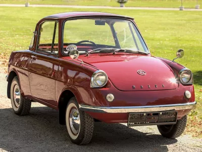 Mazda R360 je bil prvi osebni avtomobil te znamke, predstavili so ga leta 1960. / Foto: Mazda