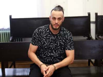 Z dopusta klical policijo, vlomilca videl v ​neposrednem prenosu