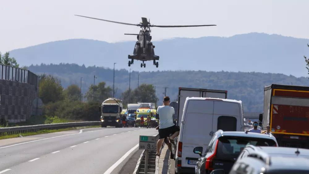 28.08.2024 - Prometna nesreča - Štajerska avtocesta - reševanje s helikopterjem FOTO: Luka Cjuha