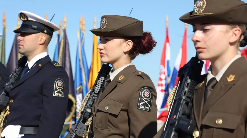 05.08.2025.,Knin- Proslava obiljezavanja Dana pobjede i domovinske zahvalnosti, Dana hrvatskih branitelja i 30. obljetnice vojno redarstvene operacije Oluja. Podizanje zastave na kninskoj tvrdjavi. Photo: Dusko Jaramaz/PIXSELL
