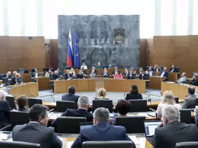 - 03.03.2025 - Predsednik vlade dr. Robert Golob je na 28. redni seji Državnega zbora odgovarjal na ustna poslanska vprašanja - parlament, poslanec, poslanci, politika, vlada//FOTO: Jaka Gasar / Foto: Jaka Gasar