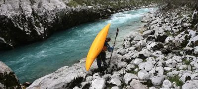 reka Soča - kajak- Dolina Soče - življenje ob Soči -    ///FOTO: Tomaž SkaleOPOMBA: ZA OBJAVO V PRILOGI – DNEVNIKOV OBJEKTIV - REPORTAŽA