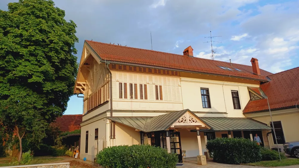 Po štirih letih spet zasijala: Nekdaj županovo pribežališče, danes kavarna