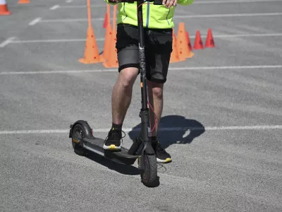 E - SKIROSKIRO SIMBOLIČNA FOTOGRAFIJAvarnost v prometu električni skiro14.05.2025 Novinarska konferenca: " Varno z e-skirojem "FOTO: Nik Erik Neubauer